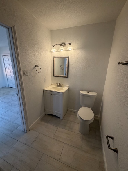 Building Photo - 229 E Langley Blvd