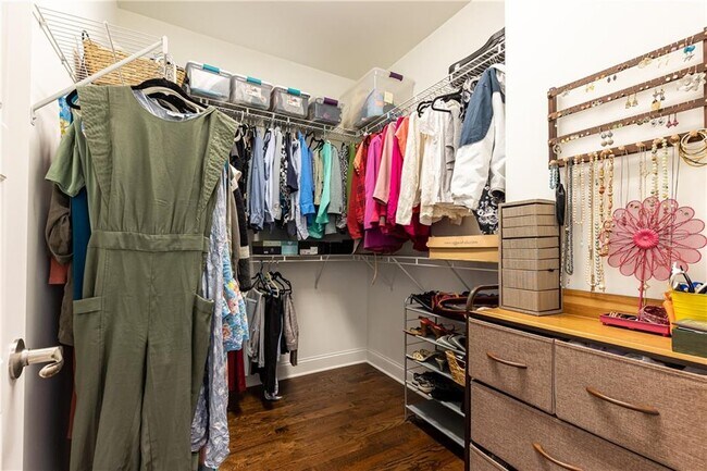 Building Photo - 3130 Chestnut Woods Dr