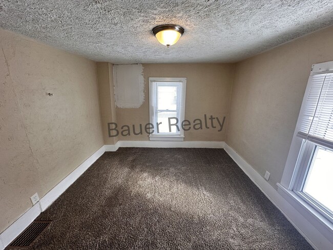 Building Photo - Renovated Two Bedroom Home