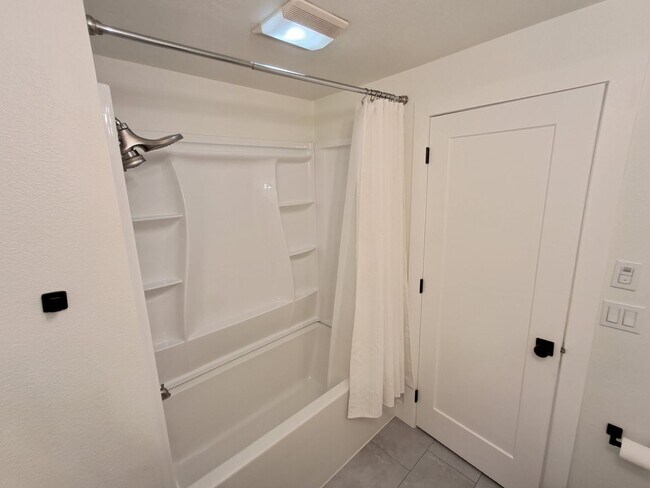Building Photo - $3,200 -5 Bed / 3 Bath- Home with Fully Fe...