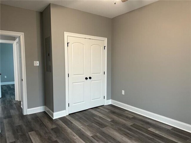 Building Photo - 142 Lakeview Dr