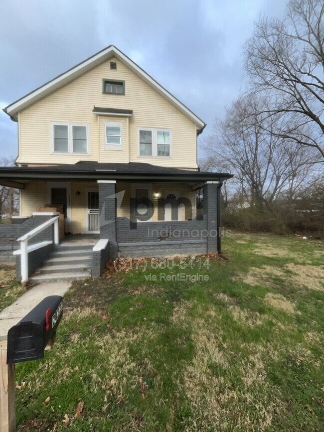 Building Photo - 2422 E Adams St