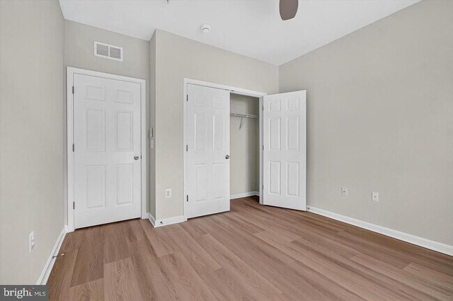 Building Photo - 43845 Centergate Dr