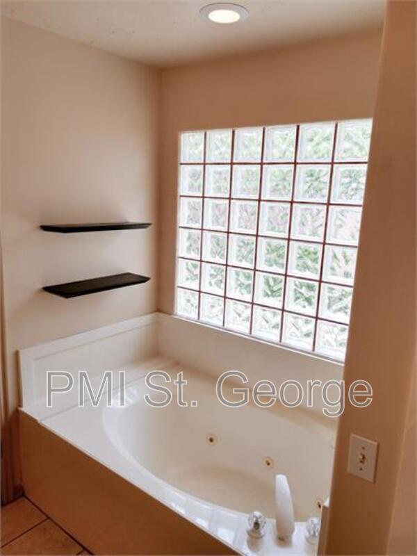 Building Photo - 1569 Tamarisk Dr
