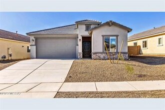 Building Photo - Rancho Sahuarita newer home!!