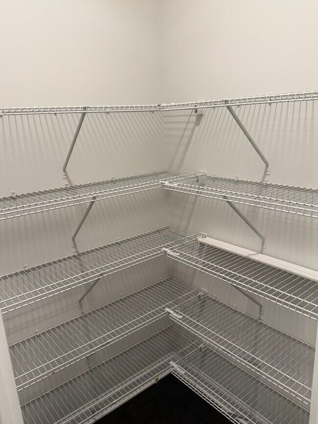 Building Photo - Spacious 5BR House in Buford