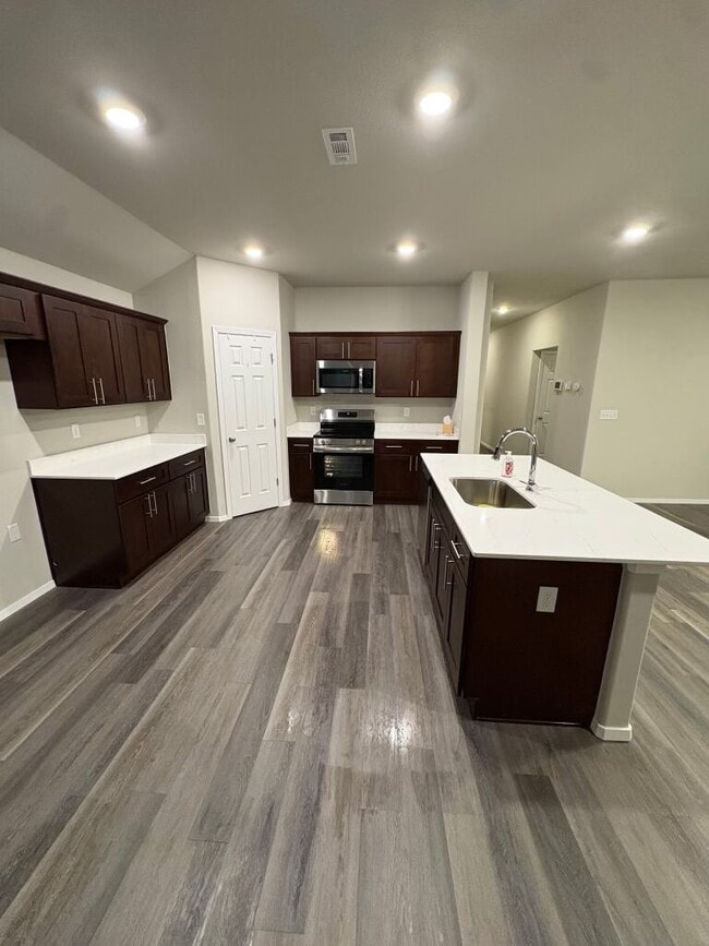 Building Photo - 2750 W Obsidian St