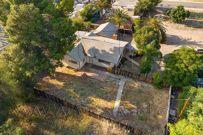 Building Photo - Charming Home in Historic Downtown Lake Elsinore!