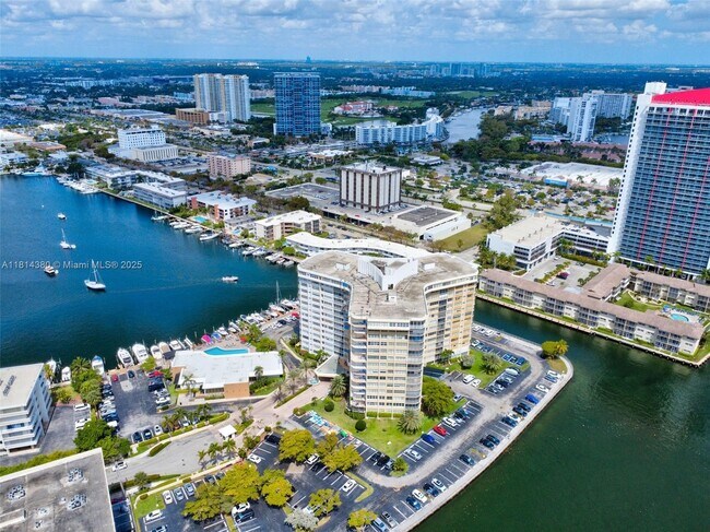 Building Photo - 100 Golden Isles Dr
