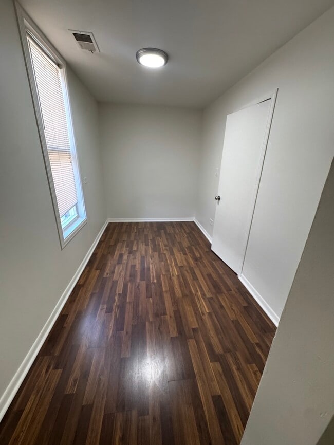 Building Photo - 1617 W 38th Pl