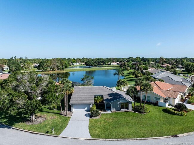 Building Photo - 2386 SW Creekside Dr