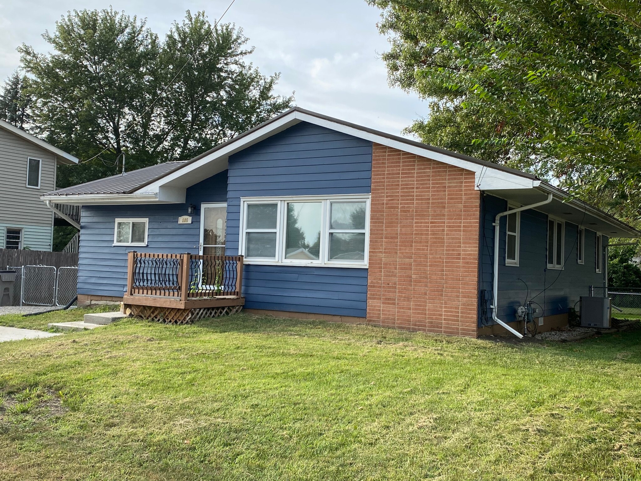 Building Photo - 606 E Jasper St