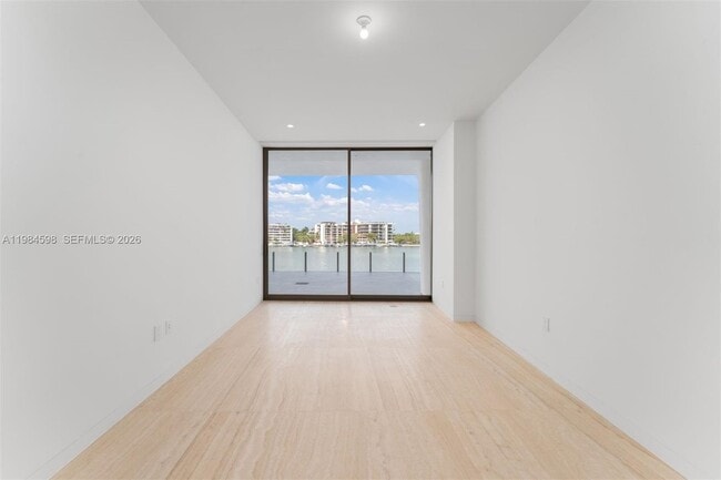 Building Photo - 5 Grove Isle Dr