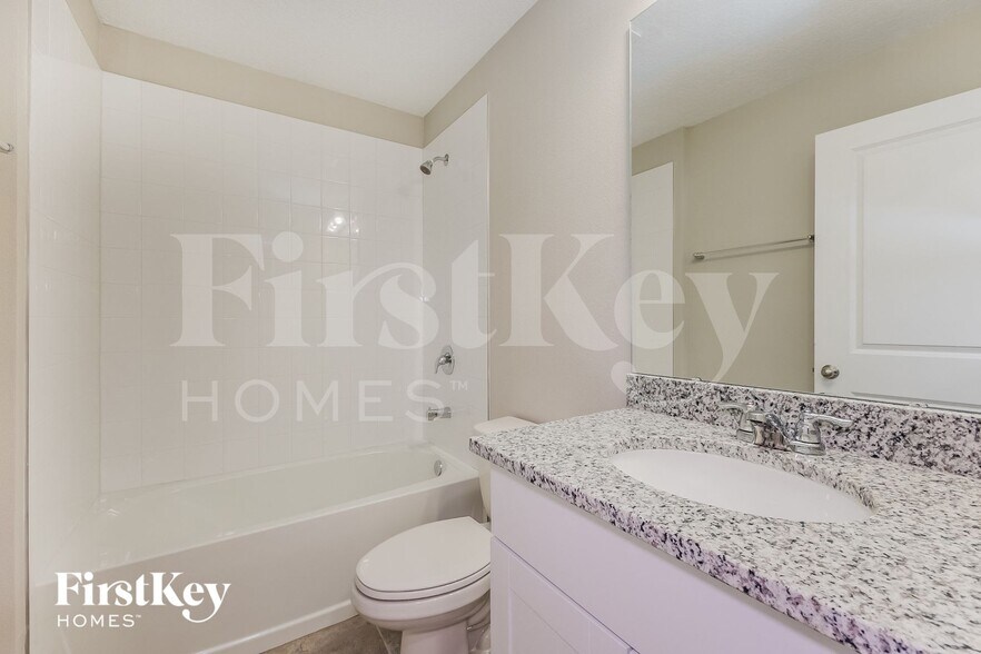 Building Photo - 615 Lindbergh Wy