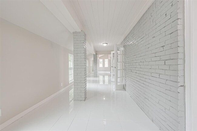 Building Photo - 10815 Creektree Dr