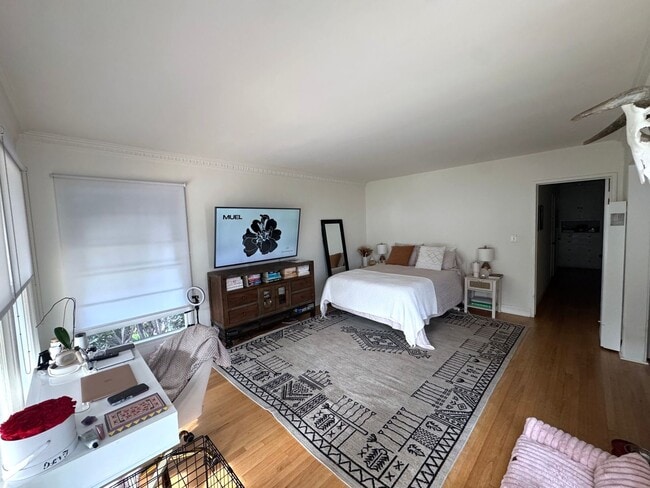 Building Photo - Olympic Duplex