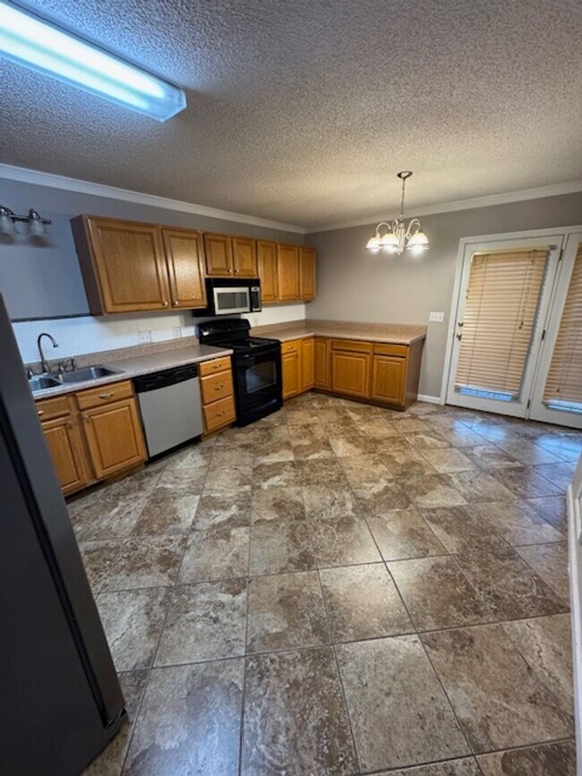 Building Photo - 2 Bed, 3 Bath Condo with Garage and  Flex ...