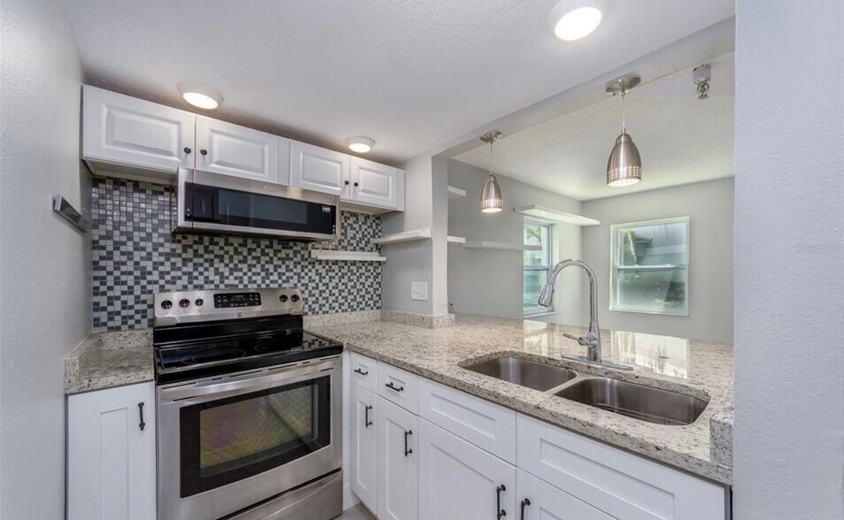 Building Photo - 7246 E Bank Dr