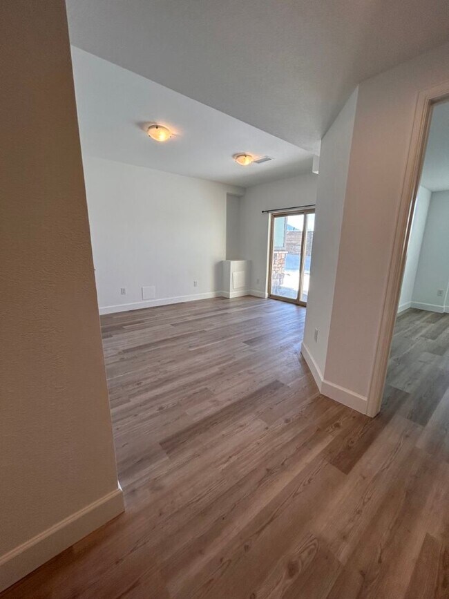 Building Photo - Spacious 3 Bedroom, 3 Bath Townhome located in Arapahoe County available for Summer Move In for t...