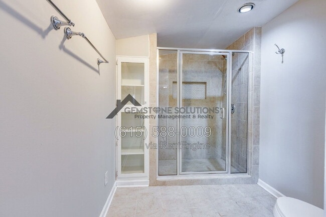 Building Photo - 715 Park Cir