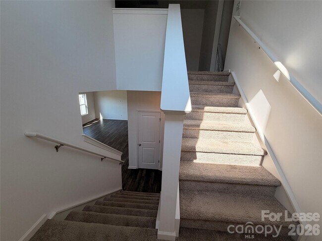 Building Photo - 242 Redondo Dr