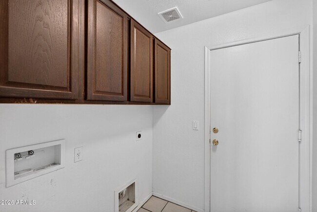 Building Photo - 7823 S 48th Ln