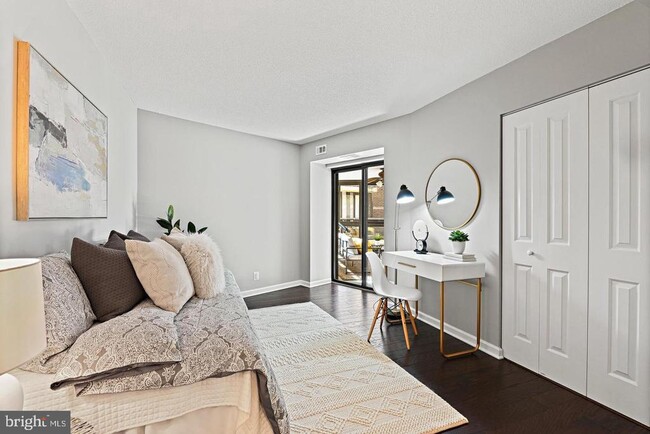 Building Photo - 8350 Greensboro Dr