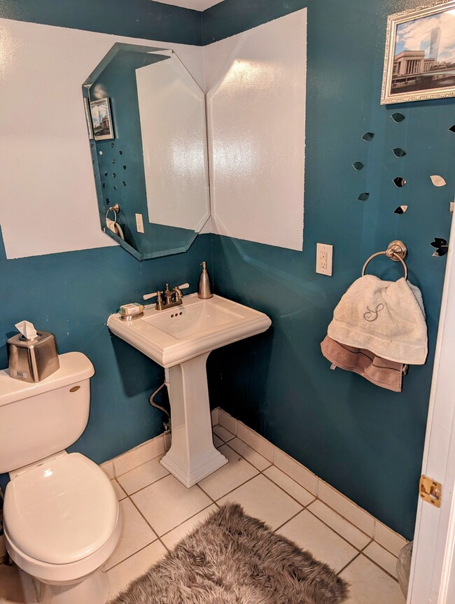 FIRST FLOOR BATHROOM - 4443 Sansom St