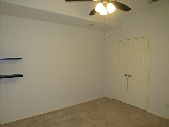 Building Photo - 2308 Crestmeadow St