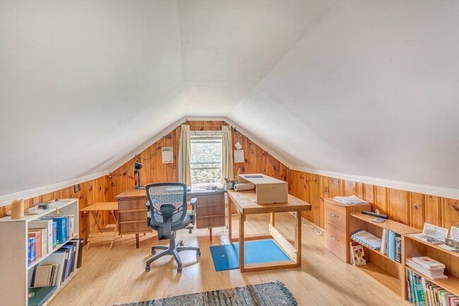 Building Photo - 1212 St George Ave