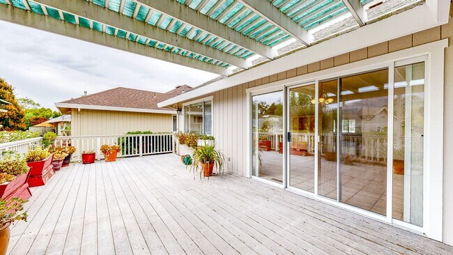 Building Photo - 7971 Oakmont Dr
