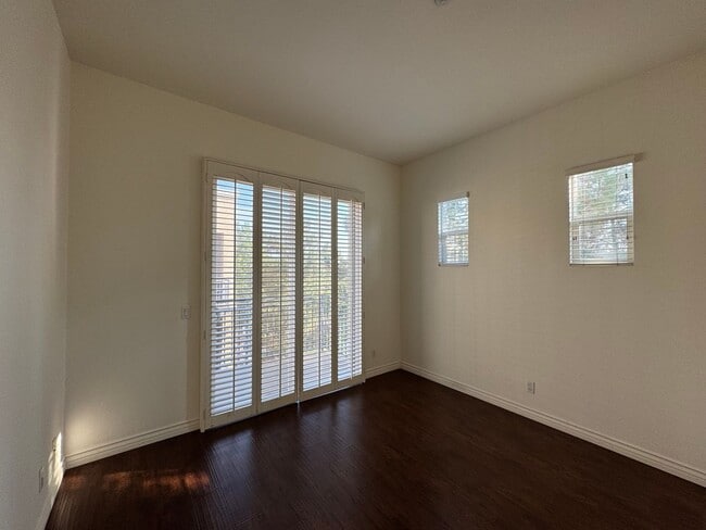 Building Photo - Beautiful 3 Bd/2Ba Spacious Home in Fuller...