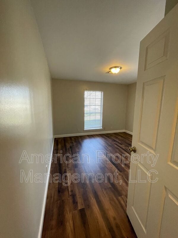 Building Photo - 5512 Columbia Ct