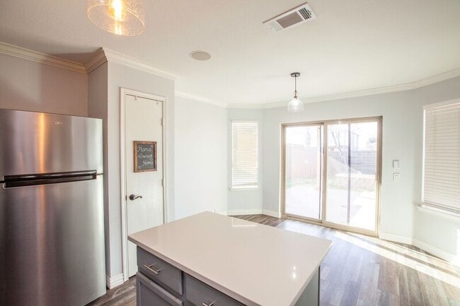 Building Photo - 3103 Creekwood Dr