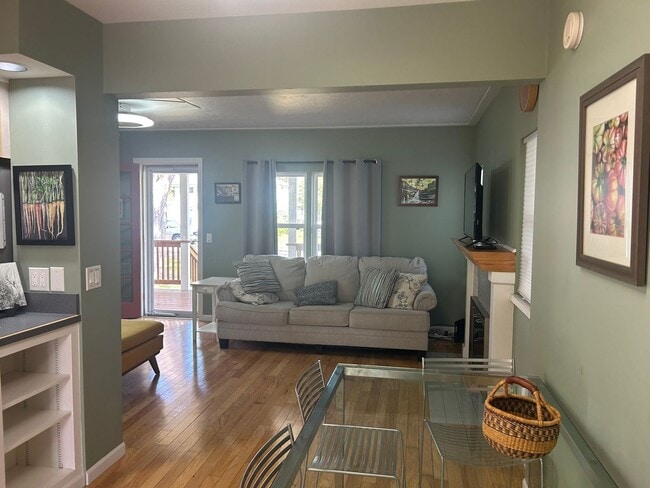 Building Photo - 2 Bedroom Fully Furnished Home in East Tawas