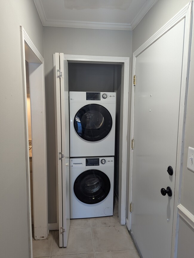 Washer/dryer in unit - 179 Old Montgomery Highway