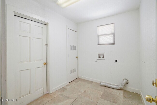 Building Photo - 3204 Memphis Ave