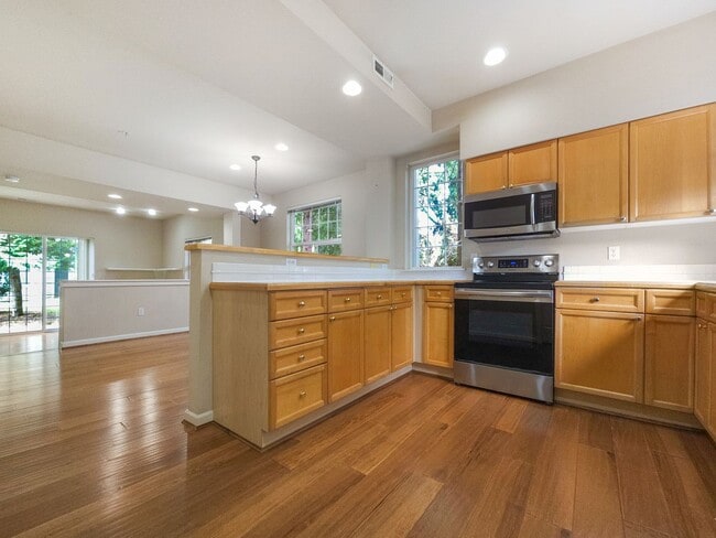 Building Photo - Comfortable 3-Bed End Unit Townhome Near F...