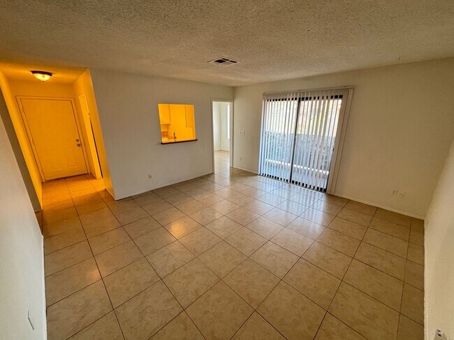 Building Photo - 4590 Carriage Park Dr