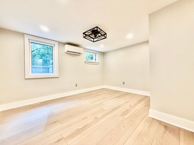 Building Photo - 17 Halsey Pl