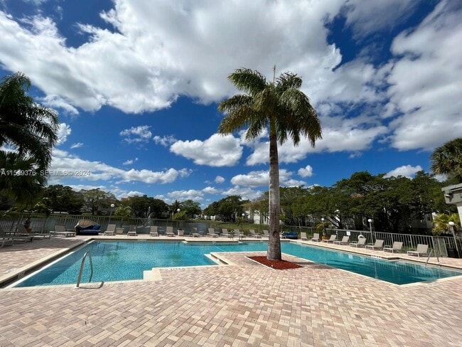 Building Photo - Spacious 2-bed, 1-bath apartment - Ponte Verde at Palm Beach Lakes