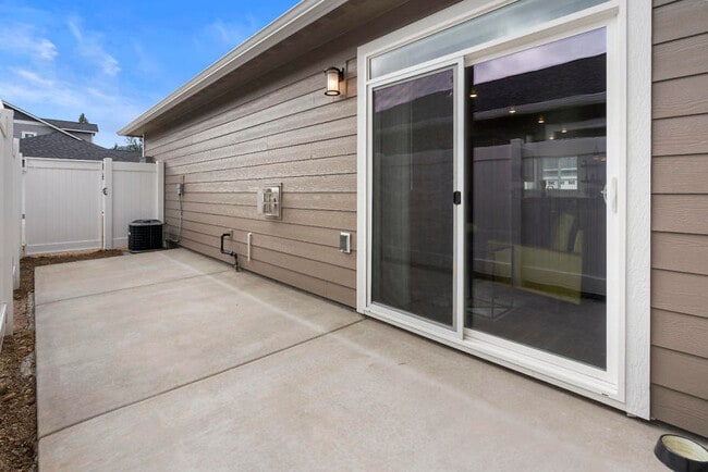 Building Photo - 1414 Mordyl Loop