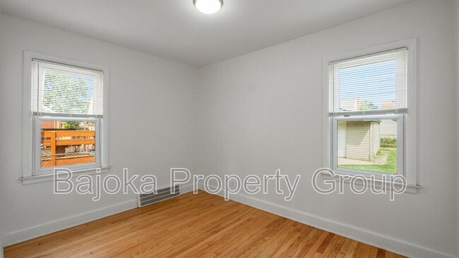 Building Photo - 1074 Moran Ave