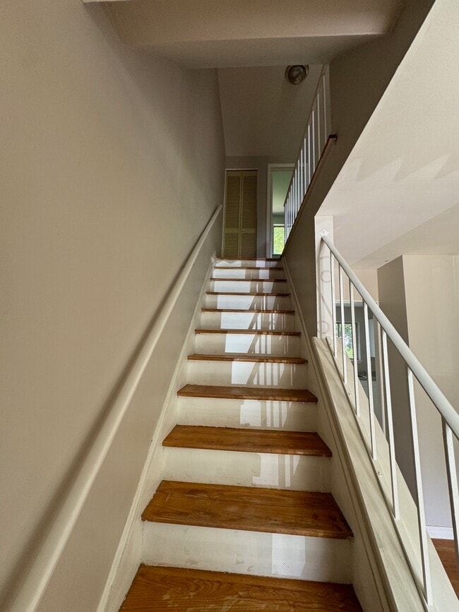 Building Photo - 105 S Christine Cir