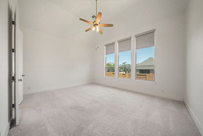 Building Photo - Stunning 4-Bed, 4.5-Bath Home with Pool Access and Private Yard in New Braunfels