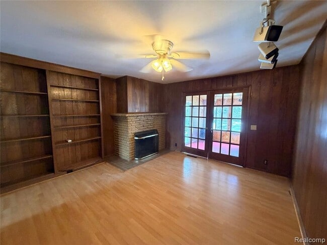 Building Photo - 1080 W Highland Rd