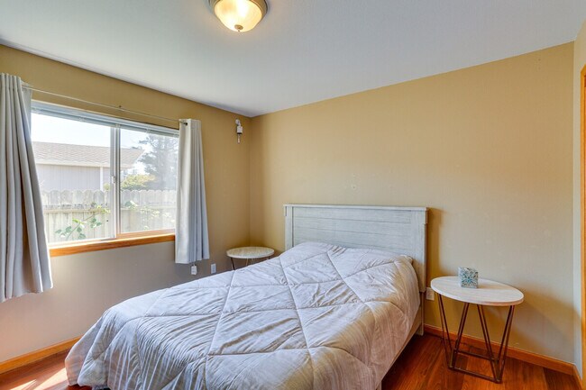 Building Photo - 5370 Bay Pointe Ct