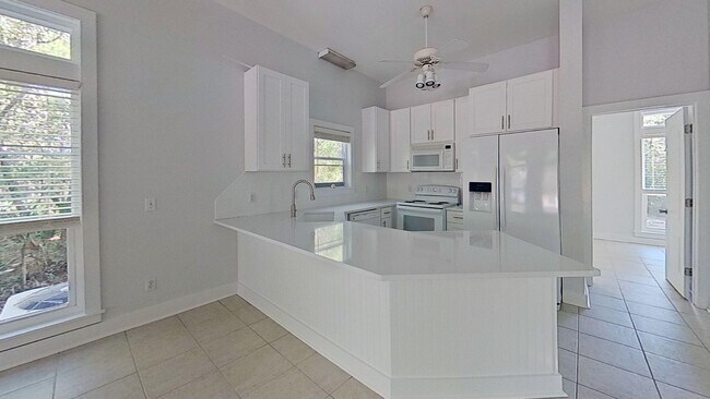 Building Photo - 3 Bdrm Home with 3rd floor loft in Pt Washington