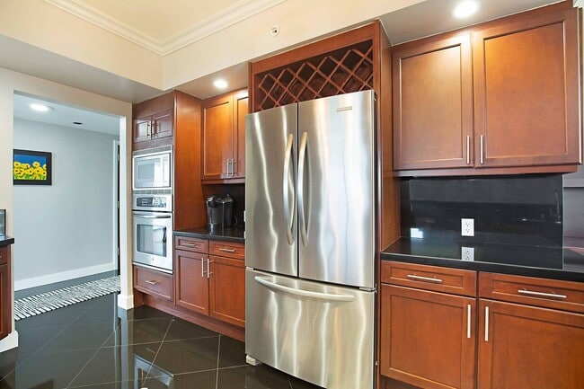 Building Photo - 2401 N Ocean Blvd