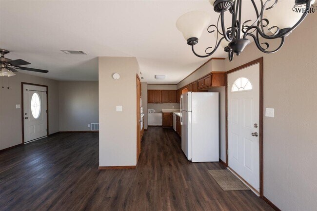Building Photo - 4448 Cunningham Dr